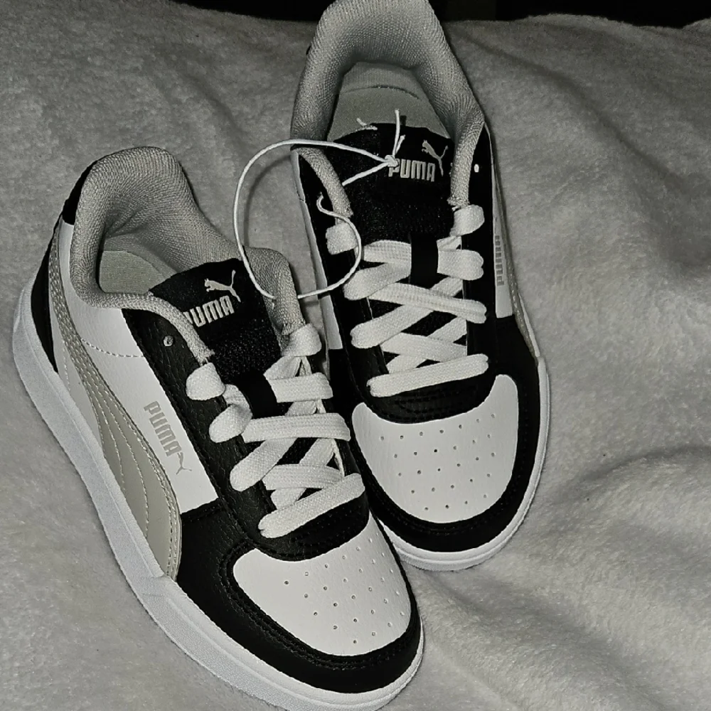 Puma Kids Black White Gray Court Sneakers Casual Sporty Low-Top Design Size 12 - Picture 1 of 10